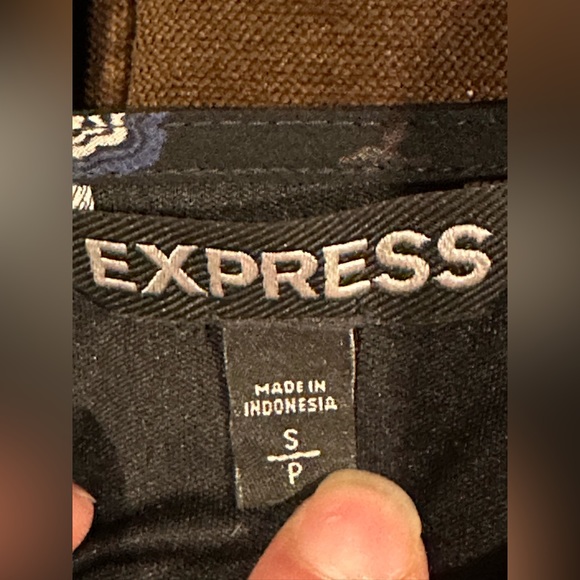 Express Black, Blues & Pinks Sheer Wrap Paisley Summer Romper Great Cond… - Picture 8 of 13